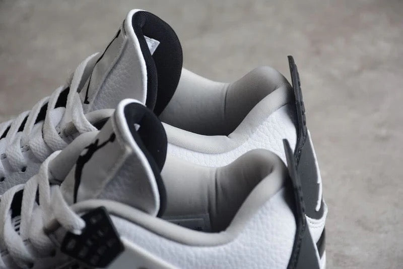 "J4" Sneaker