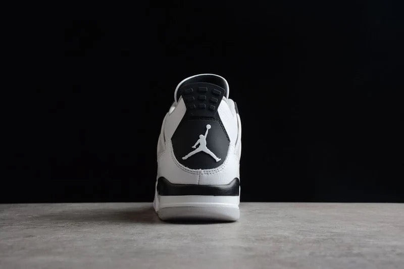 "J4" Sneaker