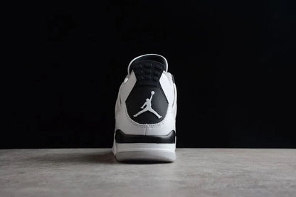 "J4" Sneaker