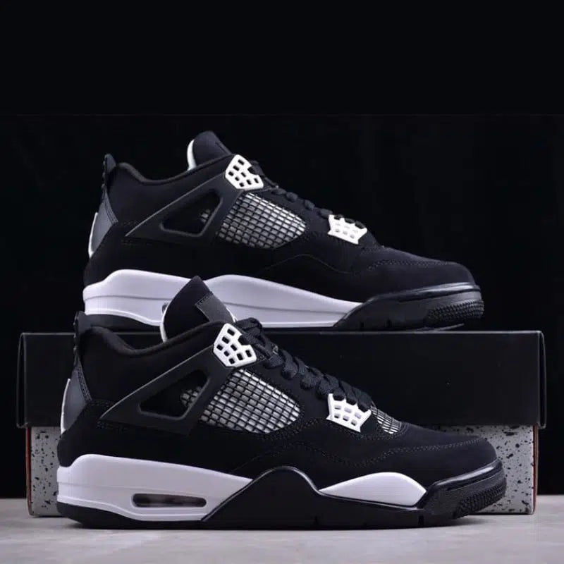 "J4" Sneaker